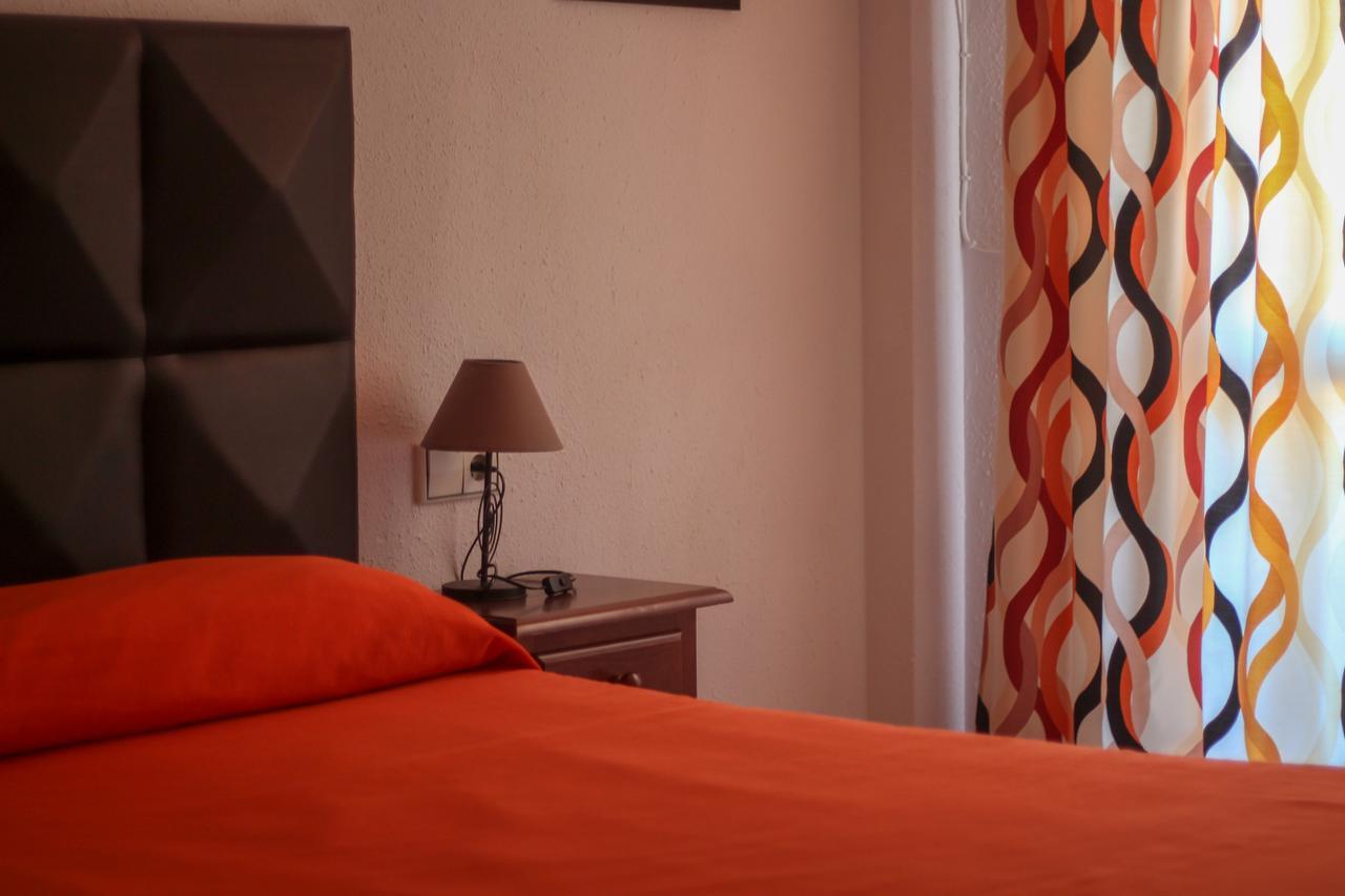 Hostal Esperanza เบนาคาราเฟ ภายนอก รูปภาพ