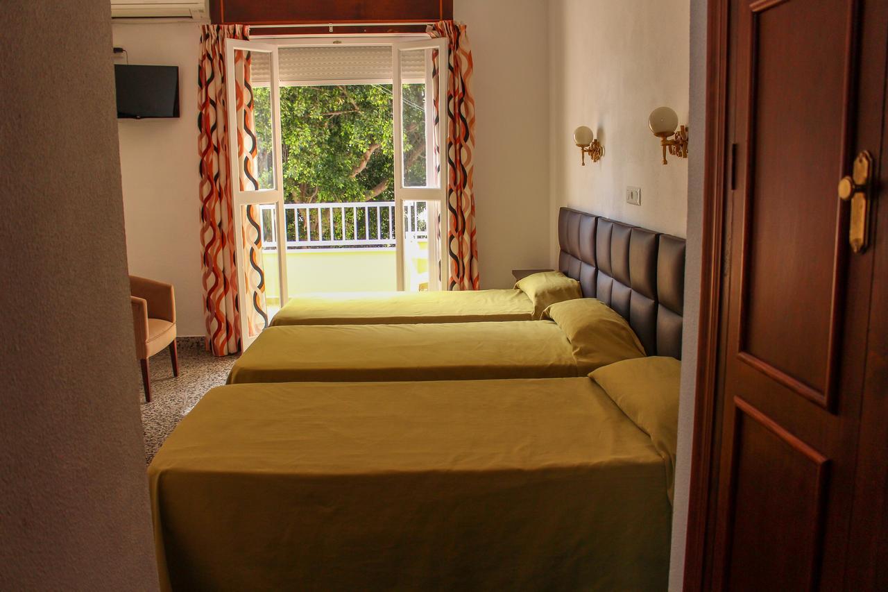 Hostal Esperanza เบนาคาราเฟ ภายนอก รูปภาพ